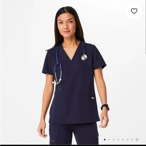 Figs Casma Three-Pocket Scrub Top in Navy Sz XS
